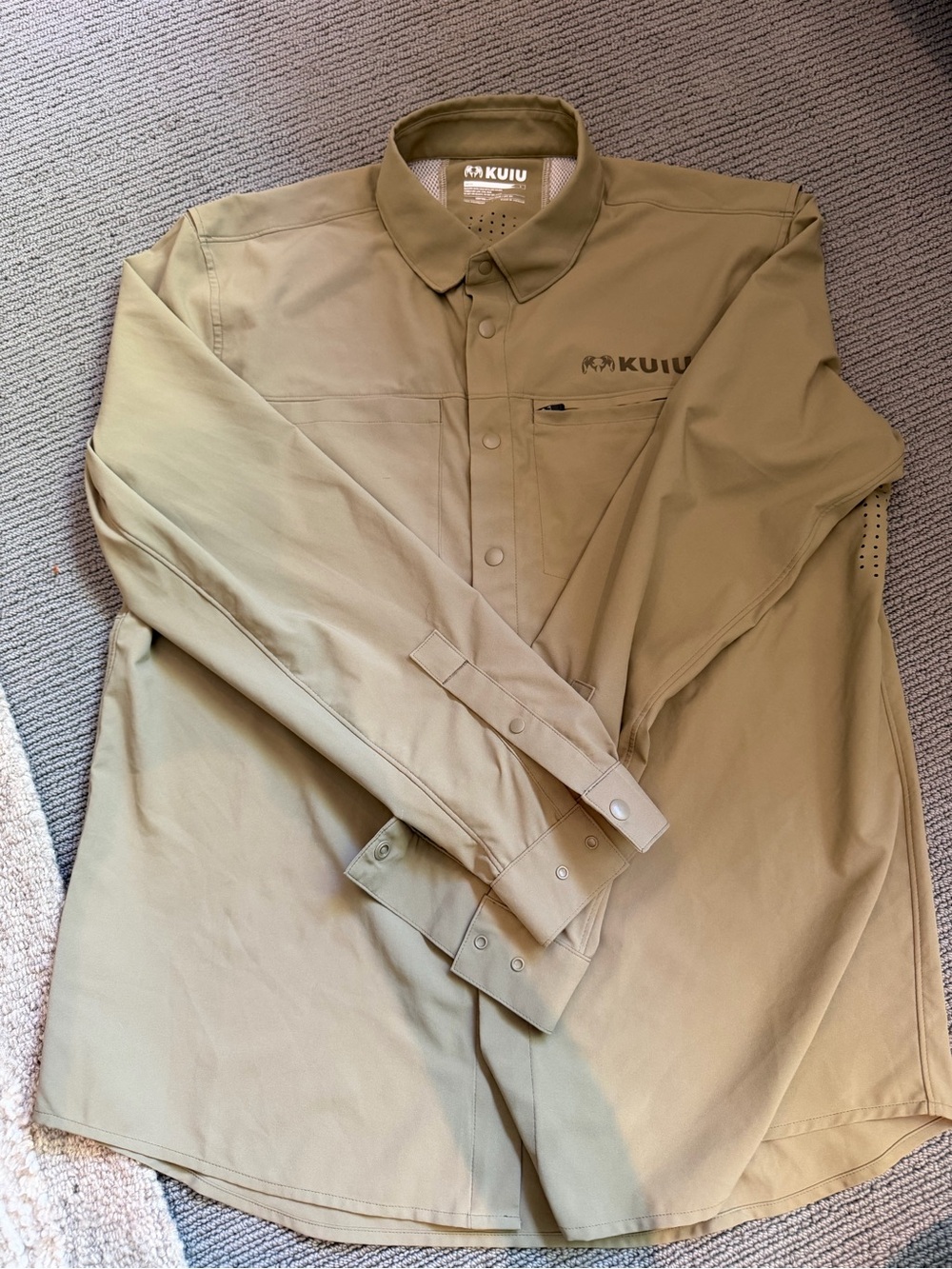 Kuiu Men’s Long-Sleeve Button Shirt Jacket in Khaki - Picture 5 of 10
